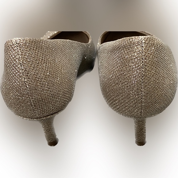 Le Chateau ‘Moda Reflex’ Gold Heels - Picture 5 of 16